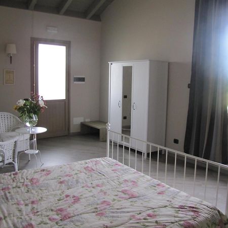 Agriturismo Bassanine Monticelli dʼOngina Quarto foto