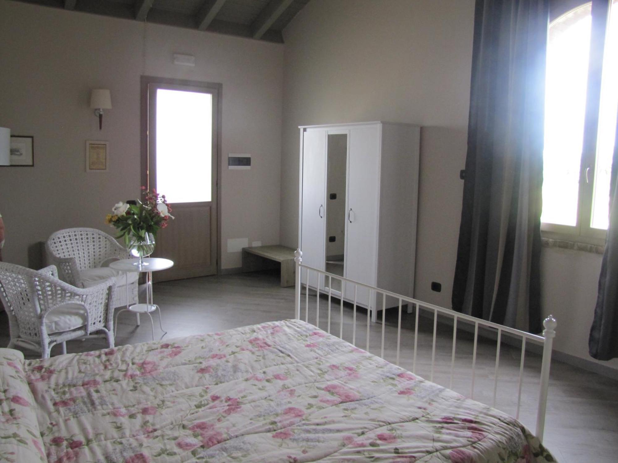 Agriturismo Bassanine Monticelli dʼOngina Quarto foto