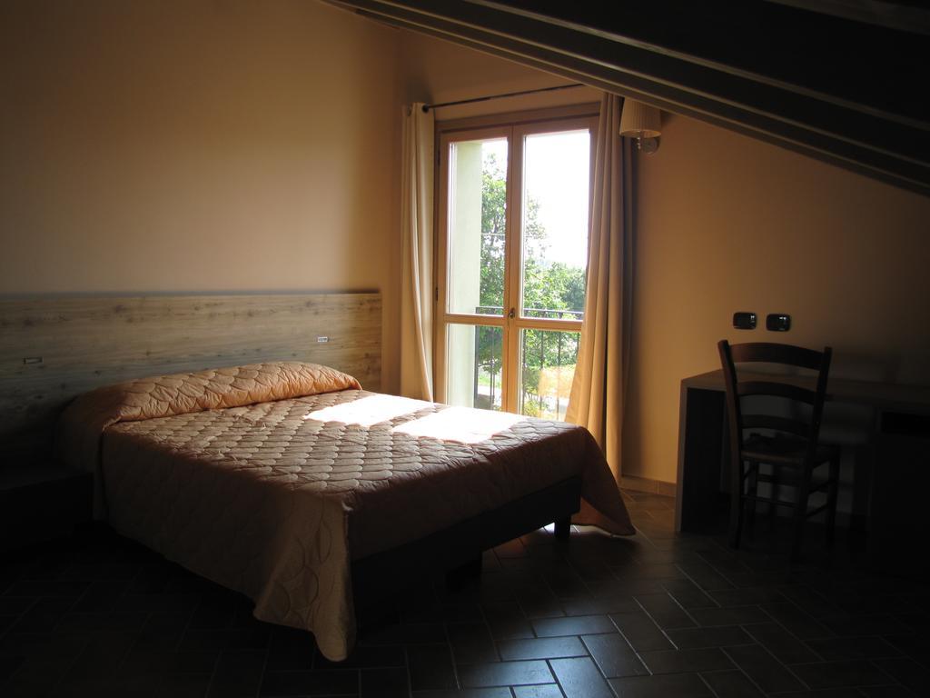 Agriturismo Bassanine Monticelli dʼOngina Exterior foto